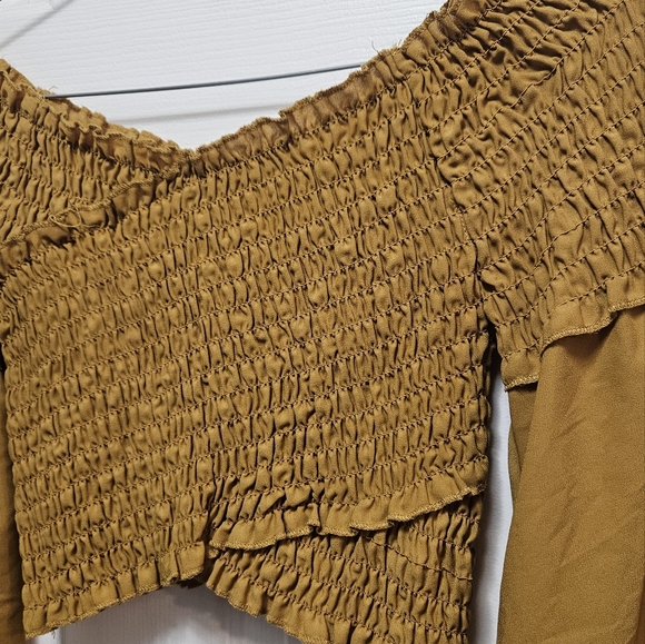 U2B crossover detail cropped blouse - Picture 3 of 5